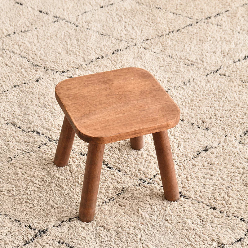 Tabouret design en bois massif naturel, solide et élégant